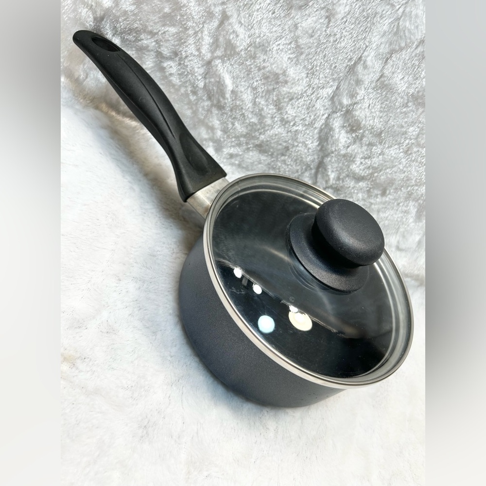 T-FAL NON STICK 1 QUART SAUCE PAN W/GLASS LID